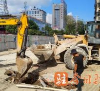 www.爆插高温下的坚守｜道路建设者用汗水铺就畅通路